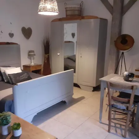 L'air D'antan לינה וארוחת בוקר 3*